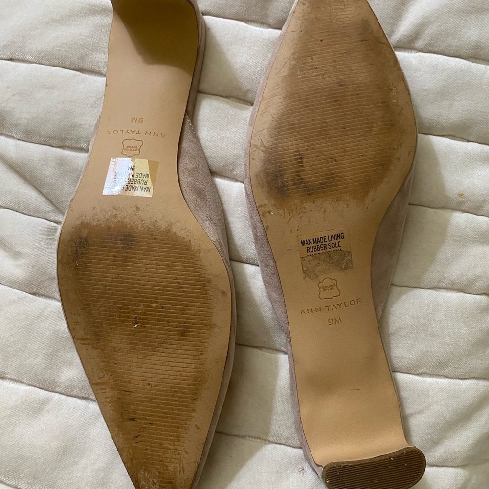 Pale taupe pointed toe suede w gold buckle detail slides by Ann Taylor Size 9 - Picture 4 of 4